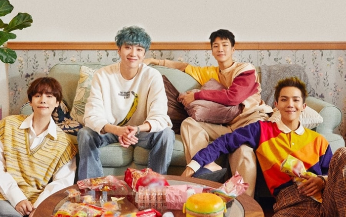 Chẳng cần sân khấu hoành tráng, WINNER đã 'chiêu đã' fan hâm mộ bằng bản live cực ngọt với phong cách Retro Ảnh 2