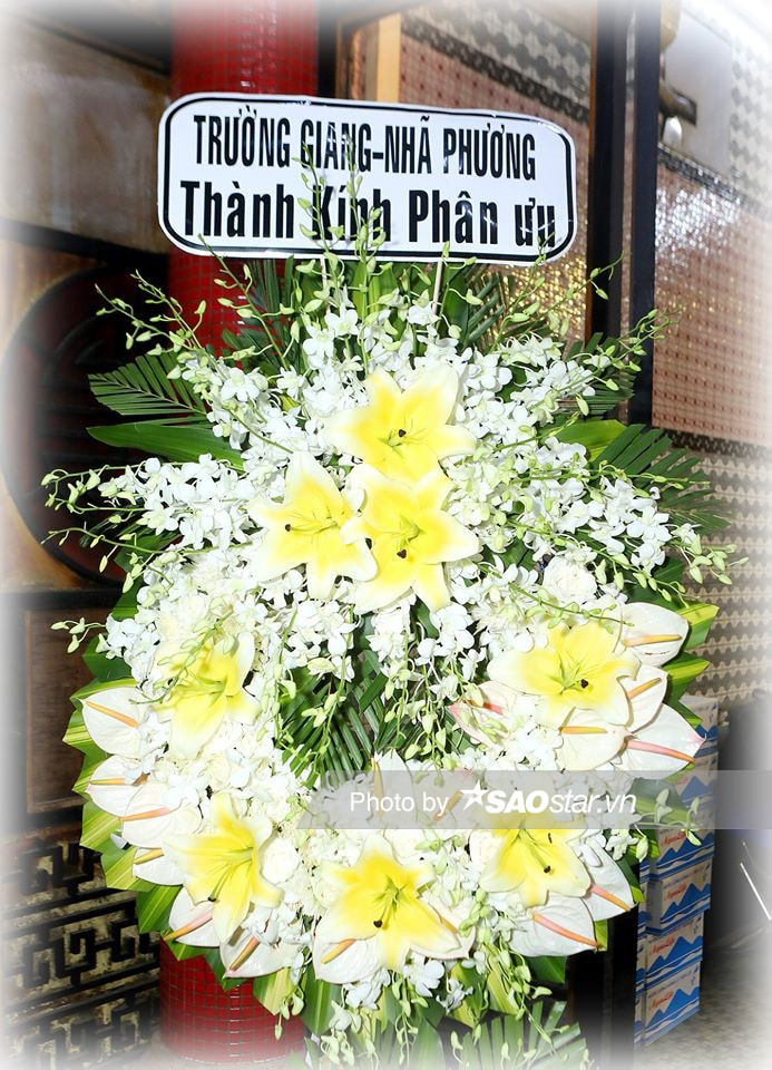 Xúc động khoảnh khắc con gái Mai Phương xuất hiện tại đám tang, đôi mắt vô hồn nhìn thi hài mẹ