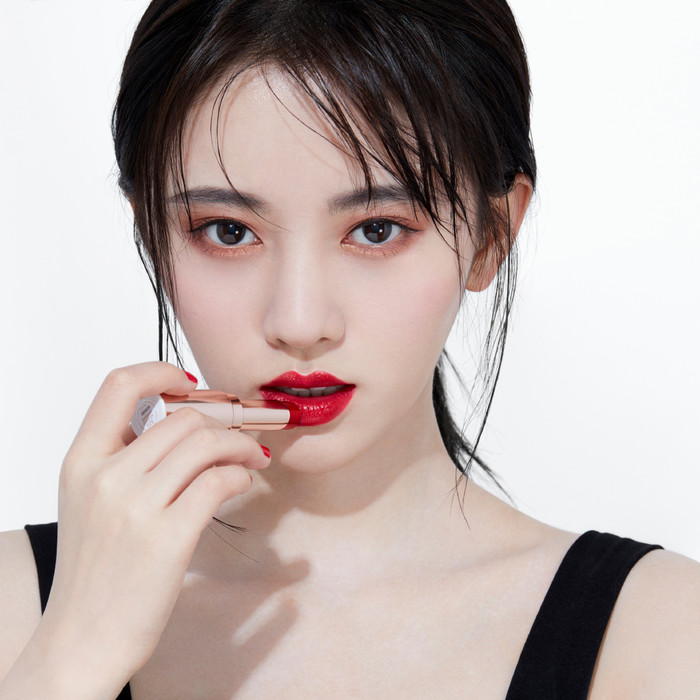 Mẹ của Cúc Tịnh Y được nhận xét đẹp hơn nhiều so với con gái