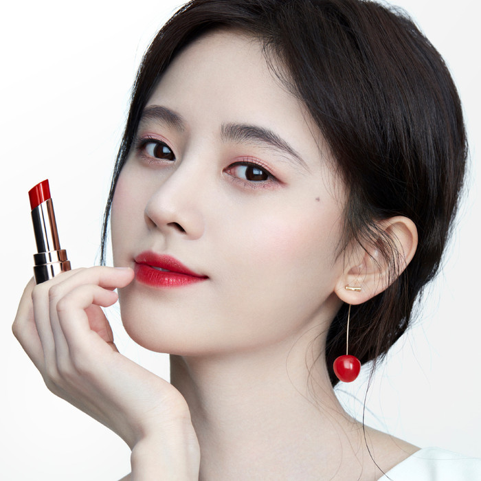 Mẹ của Cúc Tịnh Y được nhận xét đẹp hơn nhiều so với con gái