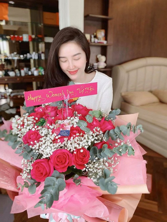 Dân mạng trầm trồ khen ngợi Bảo Thy: Vừa chăm tập thể dục lại khéo khoe căn biệt thự của gia đình