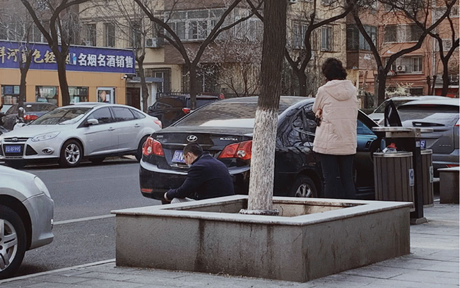 Các cặp đôi xếp hàng dài đăng ký ly hôn mùa dịch: 'Có chết cũng phải đến tòa' Ảnh 2