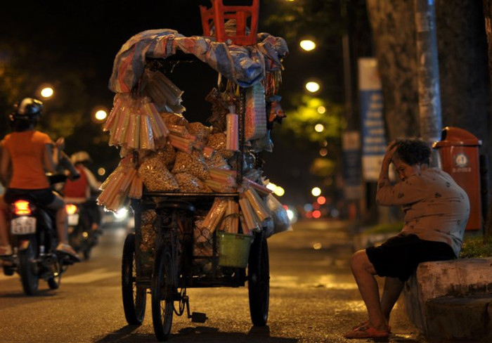 MC Đại Nghĩa cùng nhiều nghệ sĩ thực hiện 'chiến dịch 14 ngày' để giúp người lao động nghèo vượt qua đại dịch