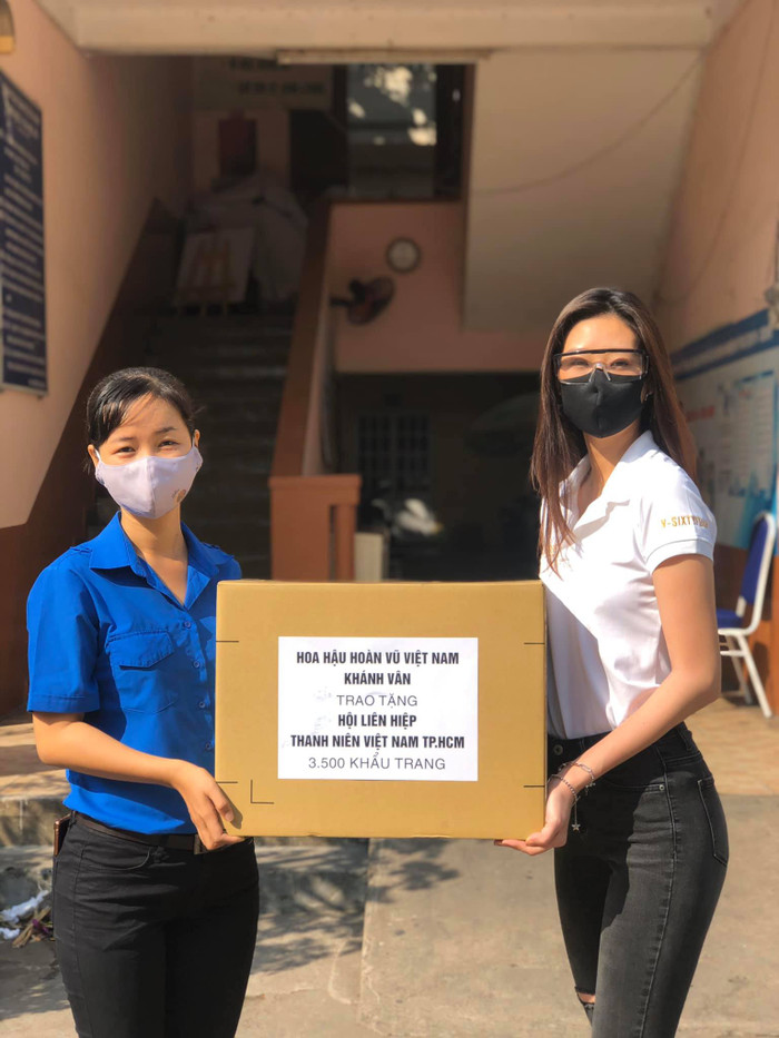 Diện lại váy rồng của Tiểu Vy tại Miss World 2018, Kiều Loan đẹp sắc sảo, pose dáng 'thần sầu'