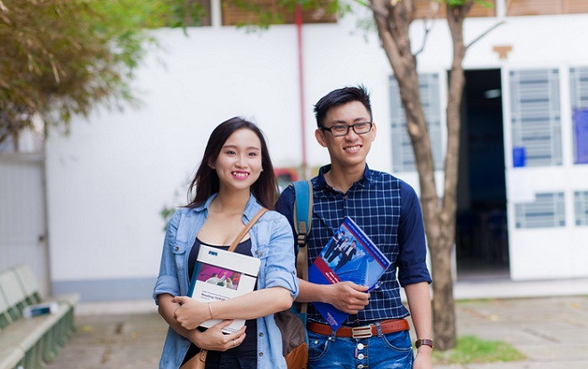 Một trường ĐH cho sinh viên bảo vệ khóa luận trực tuyến vì Covid-19 Ảnh 2