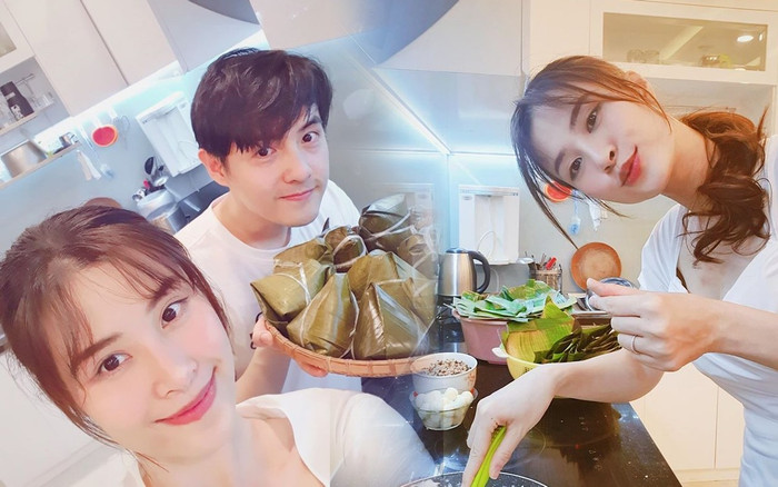 'Ế show' mùa dịch, Đông Nhi ở nhà trổ tài nấu nướng tự tay làm bánh ú cho chồng ăn Ảnh 2