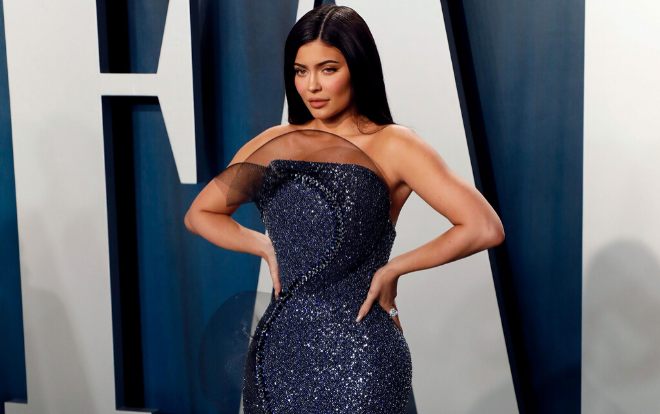 Sau khi quyên góp 1 triệu USD, Kylie Jenner tiếp tục sản xuất nước rửa tay khô vì dịch Covid 19 Ảnh 2