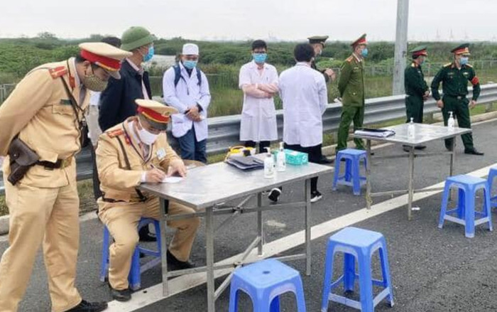 Công an Hà Nội lập 30 chốt giám sát việc chấp hành chỉ thị ‘cách ly toàn xã hội’ Ảnh 2