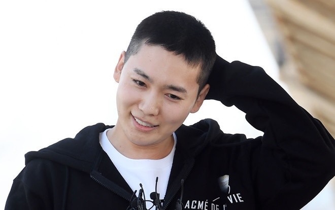 Kim Jin Woo phát tướng, xuống sắc vào ngày nhập ngũ: Nhờ fan chăm sóc 'đàn con' WINNER Ảnh 2