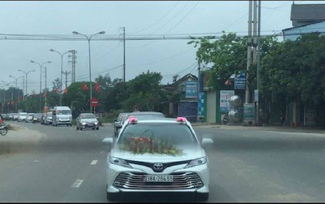 Tạm đình chỉ PGĐ bệnh viện tổ chức đám cưới cho con giữa dịch COVID-19 Ảnh 2