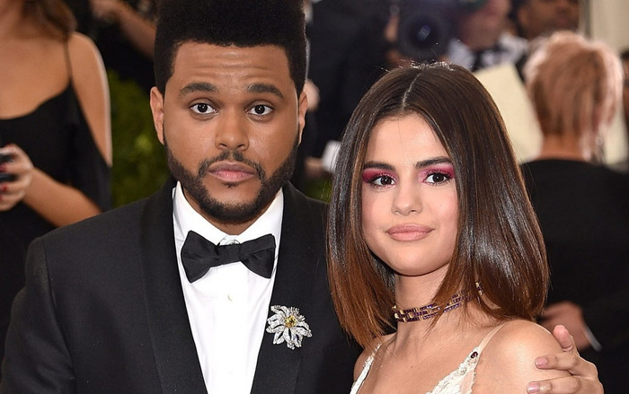 Selena Gomez giới thiệu nhạc của người yêu cũ The Weeknd cho fan trong thời gian tự cách ly Ảnh 2