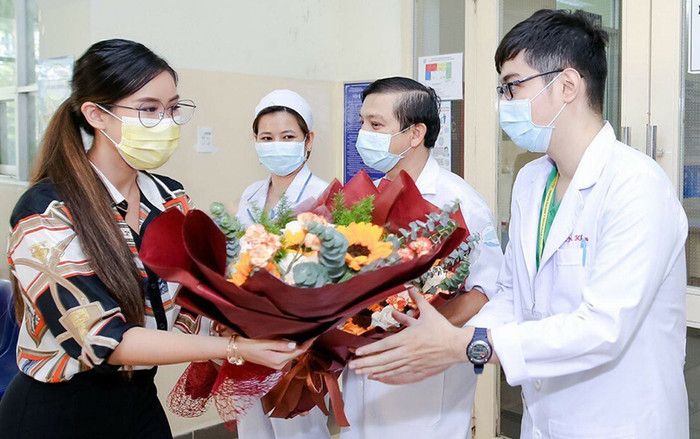 Clip: Rich kid Tiên Nguyễn xúc động gửi lời cảm ơn đến bác sĩ sau khi xuất viện Ảnh 2