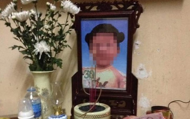 Khởi tố vụ án bé gái 3 tuổi tử vong thương tâm nghi do mẹ và bố dượng bạo hành ở Hà Nội Ảnh 2