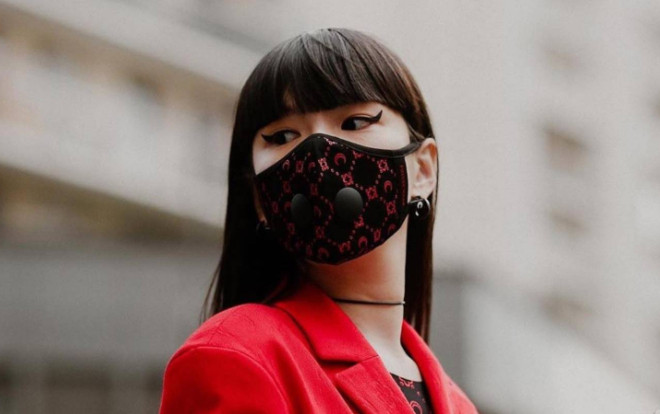 Dior, Burberry tăng cường sản xuất khẩu trang vải hỗ trợ ngành y Tế trong mùa dịch Ảnh 2