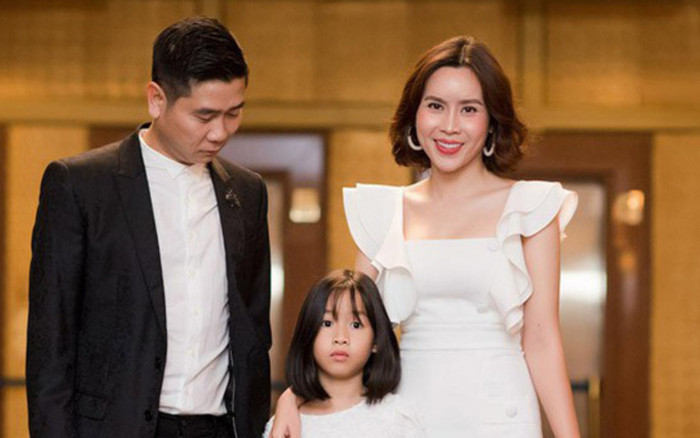 Lưu Hương Giang khoe clip Hồ Hoài Anh đệm đàn cho con gái hát tiếng Anh Ảnh 2