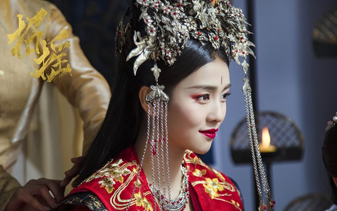 Những mỹ nhân Hoa ngữ trong tạo hình tân nương cổ trang: Ai là người đẹp nhất? Ảnh 2