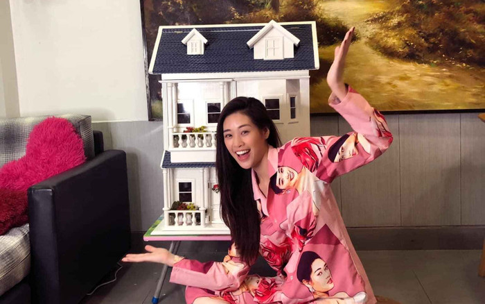 Khánh Vân diện pijama siêu đáng yêu, hoạ tiết trên bộ đồ quả là đố ai bắt chước được! Ảnh 2