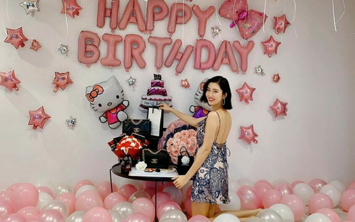 Đón sinh nhật giữa mùa dịch Covid-19: Thuý Ngân chuẩn bị một mình và tự chụp ảnh Ảnh 2