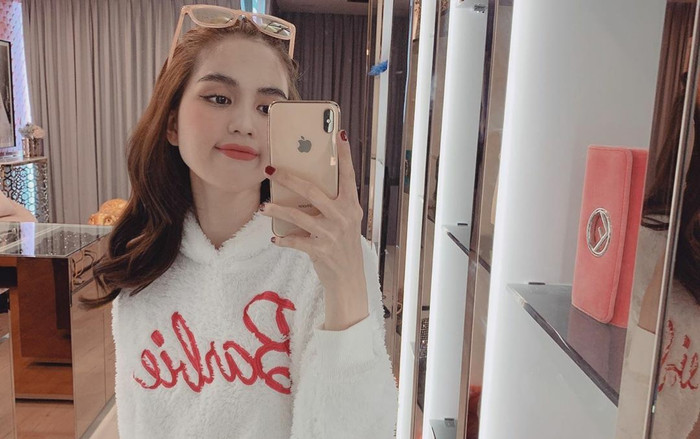 Ngọc Trinh chơi hẳn style trên đông dưới hè, tạo dáng điệu đà trước tủ đồ triệu đô Ảnh 2