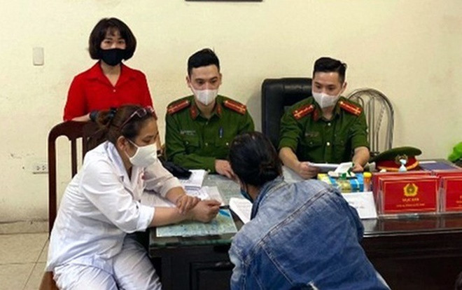 Xử phạt 7,5 triệu đồng 39 người không đeo khẩu trang khi ra đường ở Hà Nội Ảnh 2