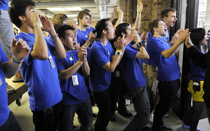 Sự thật hiếm người biết đằng sau sự tử tế của các nhân viên Apple Store Ảnh 2