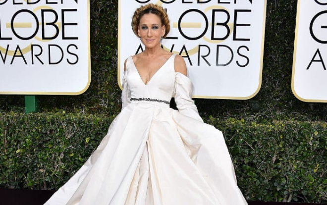 17 lần sao Hollywood gây xôn xao khi mặc váy cưới lên thảm đỏ Ảnh 2