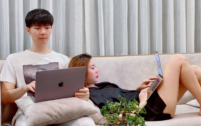 Thúy Vân tựa đầu vào vai người yêu, fan khen: 'Ông xã điển trai quá xứng sánh vai cùng á hậu' Ảnh 2