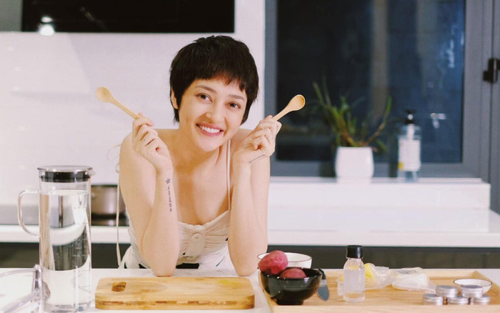Bảo Anh vào bếp tự làm son dưỡng môi tự nhiên bằng các loại rau củ Ảnh 2