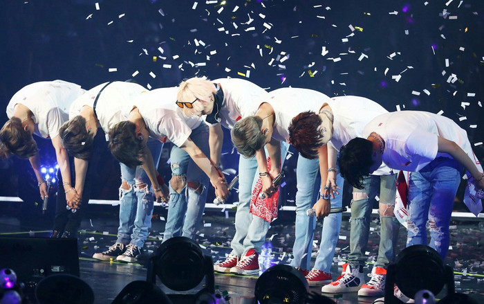 Big Hit công chiếu loạt concert của BTS trên youtube để bù đắp cho fan giữa mùa dịch Ảnh 2