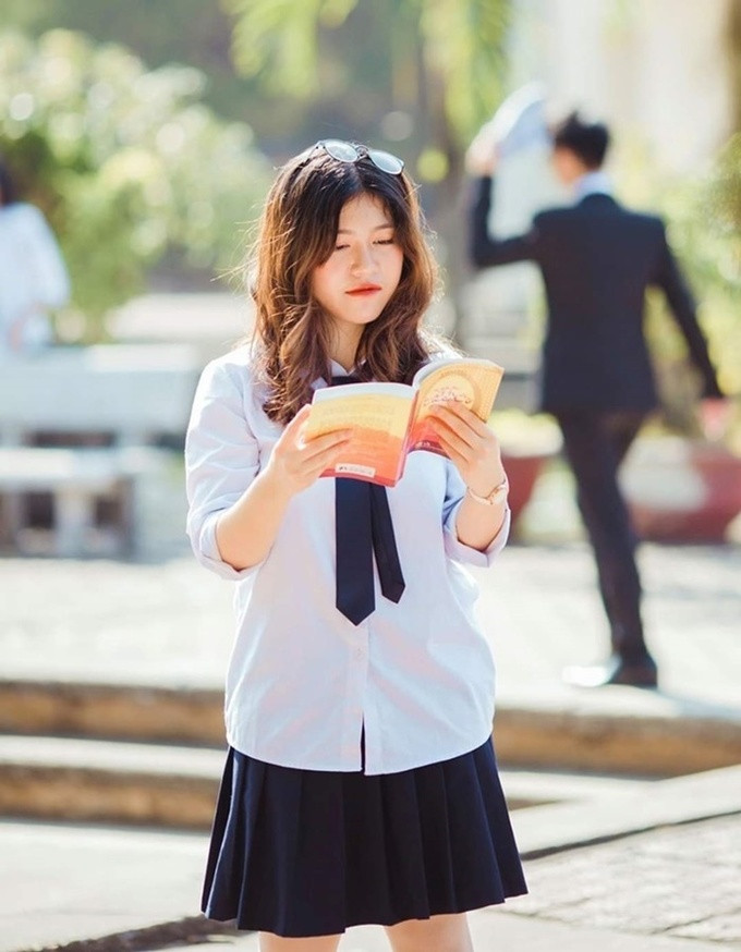Bóc giá váy hiệu Khả Ngân mặc trong 11 tháng 5 ngày 2sao #67 Bóc giá váy hiệu Khả Ngân mặc trong 11 tháng 5 ngày 2sao