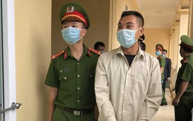 Phạt 9 tháng tù đối tượng dùng mũ cối tấn công 1 người bị thương khi bị nhắc nhở đeo khẩu trang phòng dịch COVID-19 Ảnh 2