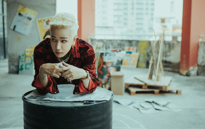 Khép lại chuỗi drama tình trường đầy biến cố, có một Lou Hoàng siêu cool ngầu với MV vừa ra mắt Ảnh 2