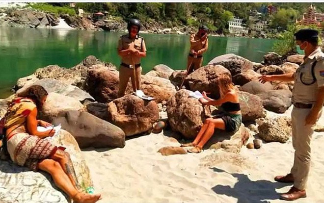 Cảnh sát Ấn Độ phạt du khách chép 500 lần câu 'Tôi xin lỗi' vì vi phạm lệnh phong tỏa Ảnh 2