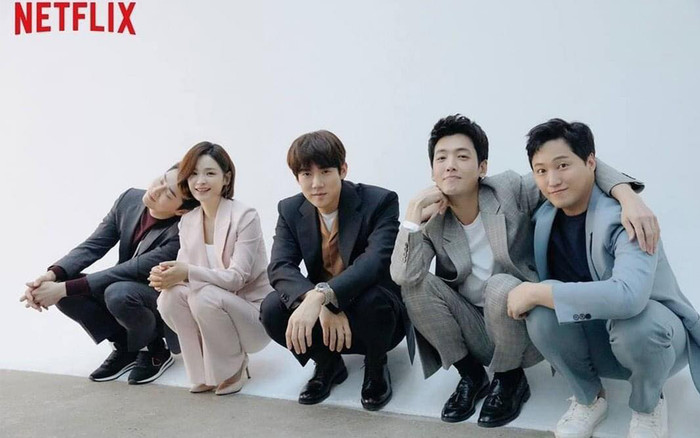 Hospital Playlist: Tình bạn đẹp và tình yêu thì rối như tơ vò, đại úy Ahn tán gái kiểu du kích 30 ngày mà thất bại toàn tập Ảnh 2