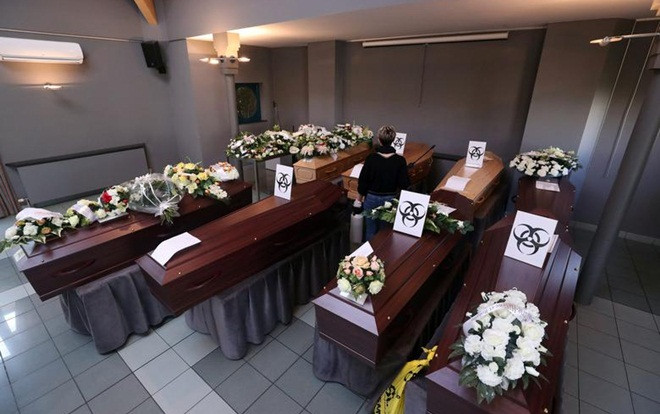 Những bức hình ám ảnh về hậu quả khủng khiếp của dịch COVID-19 Ảnh 2