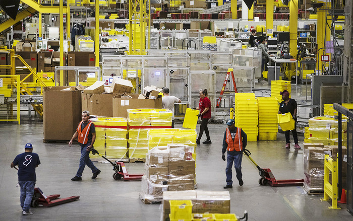 Amazon có nhân viên đầu tiên tử vong vì Covid-19 Ảnh 2