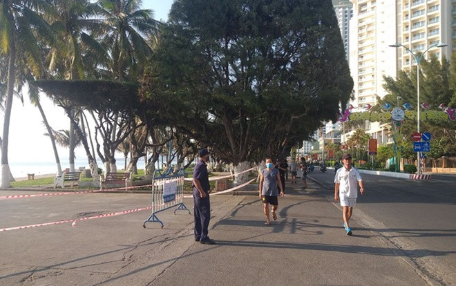 Nha Trang xử phạt 135 triệu đồng đối với 18 người nước ngoài tụ tập ăn nhậu trong thời gian cách ly xã hội Ảnh 2