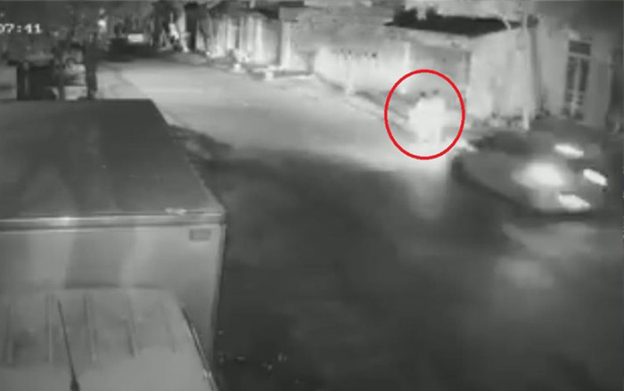 Hai chị em bị ô tô hất văng, người tử vong người nguy kịch Ảnh 2