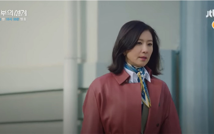 Tập 8 Thế giới hôn nhân: Cây muốn lặng mà gió chẳng ngừng, chị đại Sun Woo tức tối mang vũ khí hạng nặng đến nhà tìm tiểu tam Da Kyung Ảnh 2