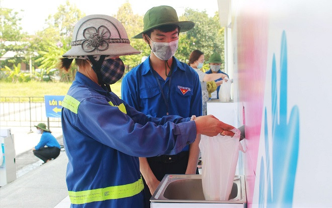 'ATM gạo' tự động loa tỏa yêu thương ở Đà Nẵng: Không phân biệt bạn đi xe gì, ai cần cứ đến lấy! Ảnh 2