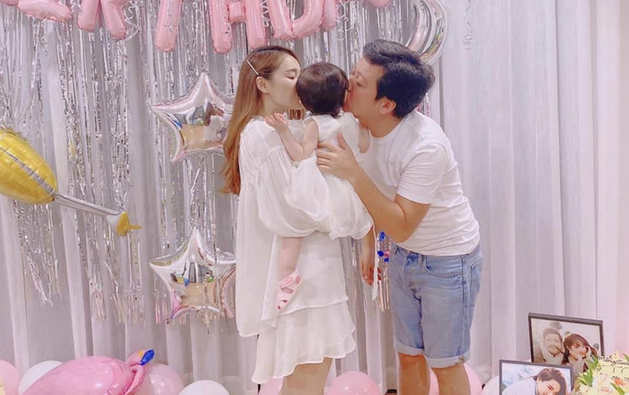 Con gái Nhã Phương - Trường Giang lần đầu lộ diện khiến fan vỡ oà Ảnh 2