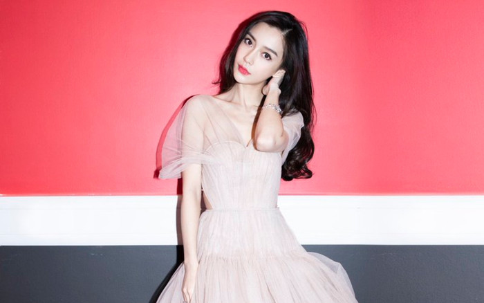 Cứ xuất hiện trên thảm đỏ là Angelababy 'hớp hồn' thiên hạ trong các dáng váy công chúa Ảnh 2