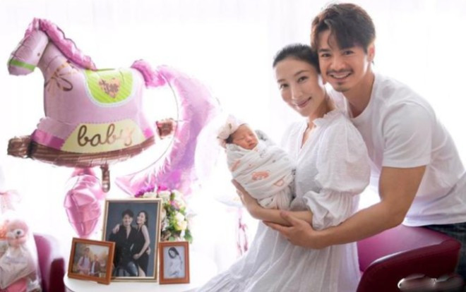 Vợ chồng Dương Di - La Trọng Khiêm khoe ảnh gia đình 3 người, tiết lộ biệt danh của bảo bối Ảnh 2