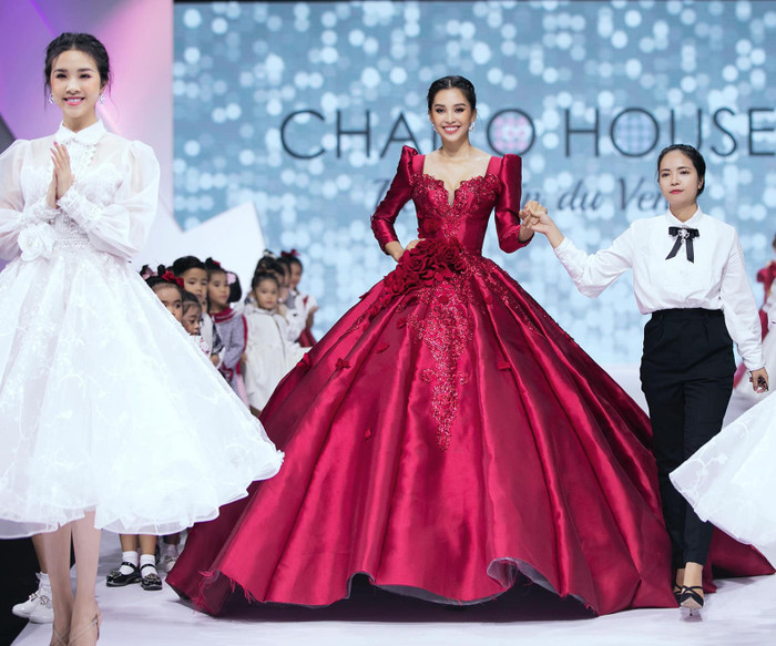 Tiểu Vy 2 năm đương nhiệm: Diễn First Face - Vedette đẹp ngút ngàn, thần thái 'nữ hoàng' trên thảm đỏ Ảnh 9