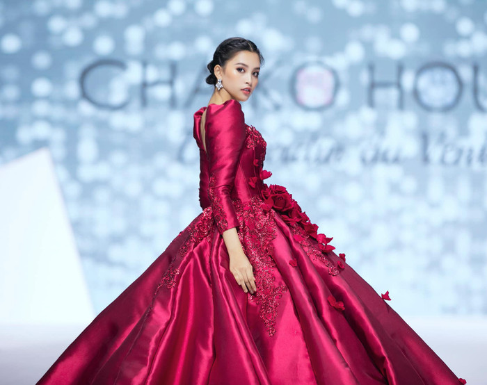 Tiểu Vy 2 năm đương nhiệm: Diễn First Face - Vedette đẹp ngút ngàn, thần thái 'nữ hoàng' trên thảm đỏ Ảnh 11