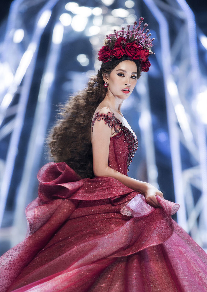 Tiểu Vy 2 năm đương nhiệm: Diễn First Face - Vedette đẹp ngút ngàn, thần thái 'nữ hoàng' trên thảm đỏ Ảnh 14