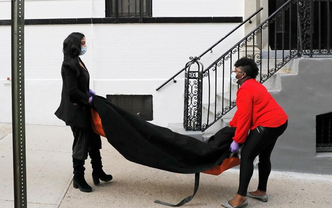 Trải lòng của những nữ nhân viên xử lý xác chết giữa tâm dịch COVID-19 ở Mỹ Ảnh 2