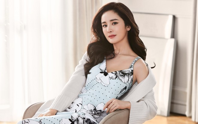 Hình ảnh gợi cảm của Dương Mịch, Hà Tuệ (Sui He) được khen xinh đẹp và sang chảnh nhưng Châu Đông Vũ lại bị dân mạng chê bai? Ảnh 2