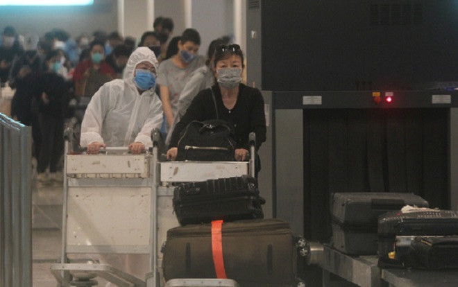 215 công dân trở về từ Singapore được đưa đến khu cách ly tập trung tại Cần Thơ Ảnh 2