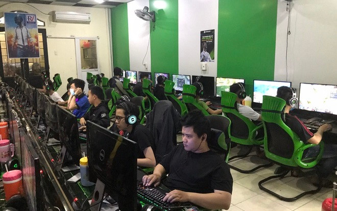 Bất chấp quy định về phòng chống Covid-19, quán Internet mở cửa cho 50 người chơi game online Ảnh 2